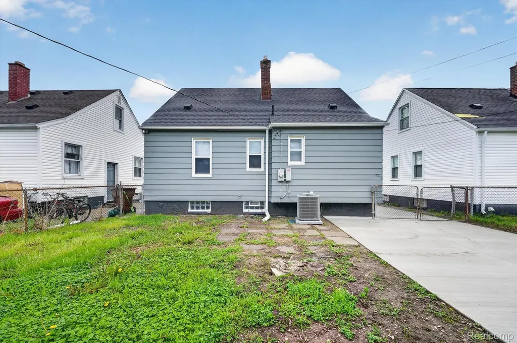 5156 Winifred Street Wayne City MI 48184