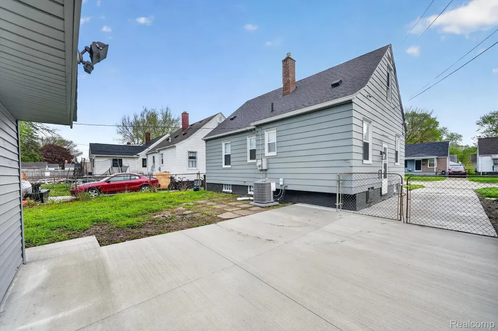 5156 Winifred Street Wayne City MI 48184