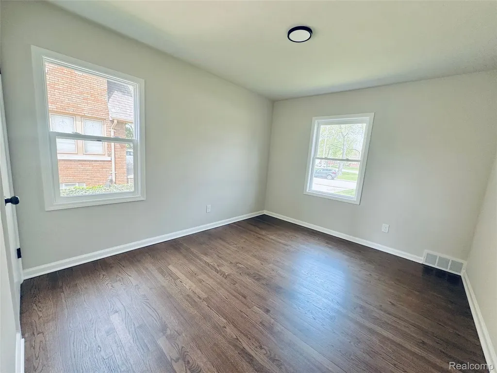 1909 S Trenton Drive Trenton City MI 48183