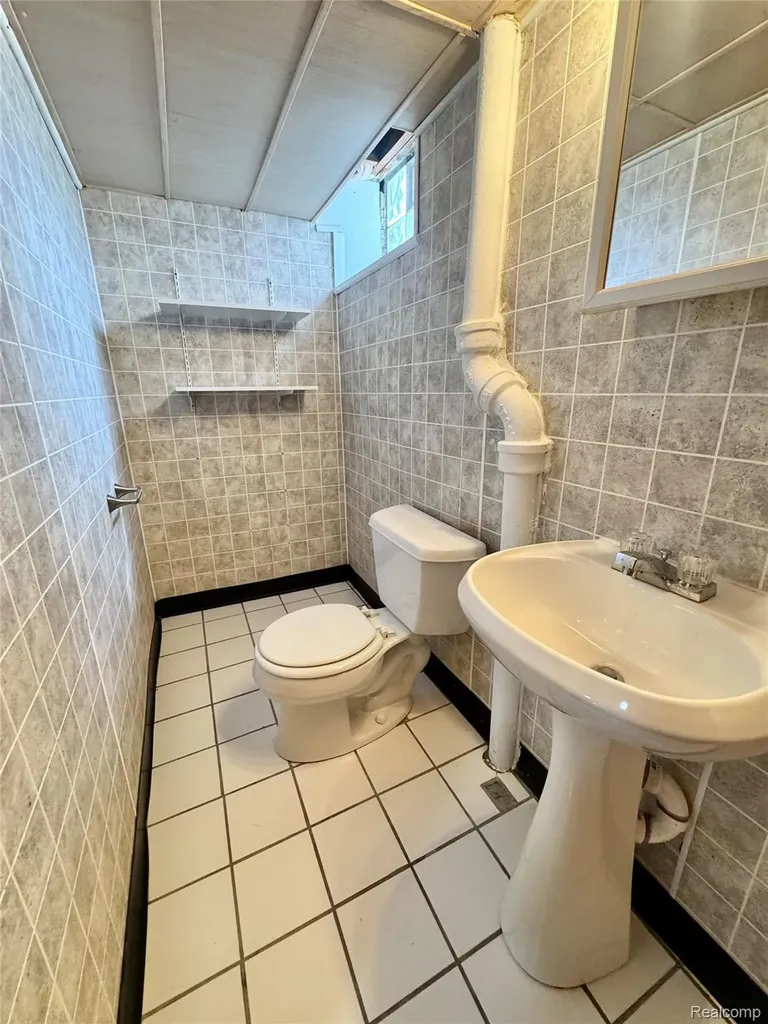 1909 S Trenton Drive Trenton City MI 48183