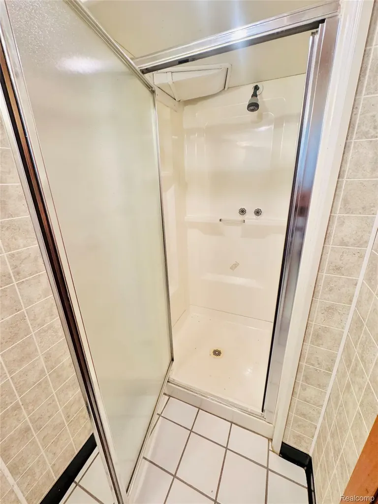 1909 S Trenton Drive Trenton City MI 48183