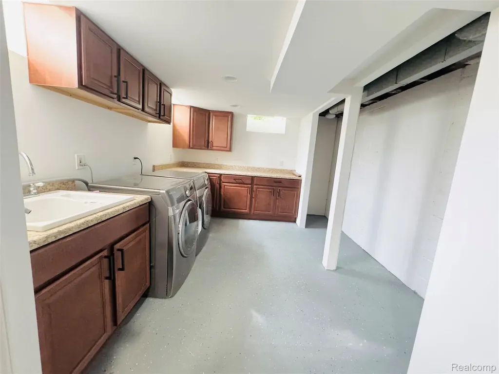1909 S Trenton Drive Trenton City MI 48183