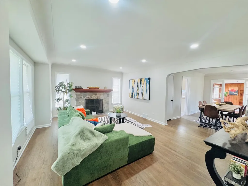 1909 S Trenton Drive Trenton City MI 48183