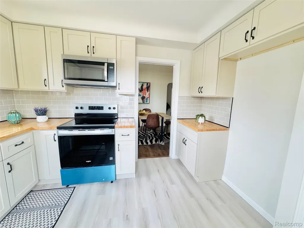 1909 S Trenton Drive Trenton City MI 48183