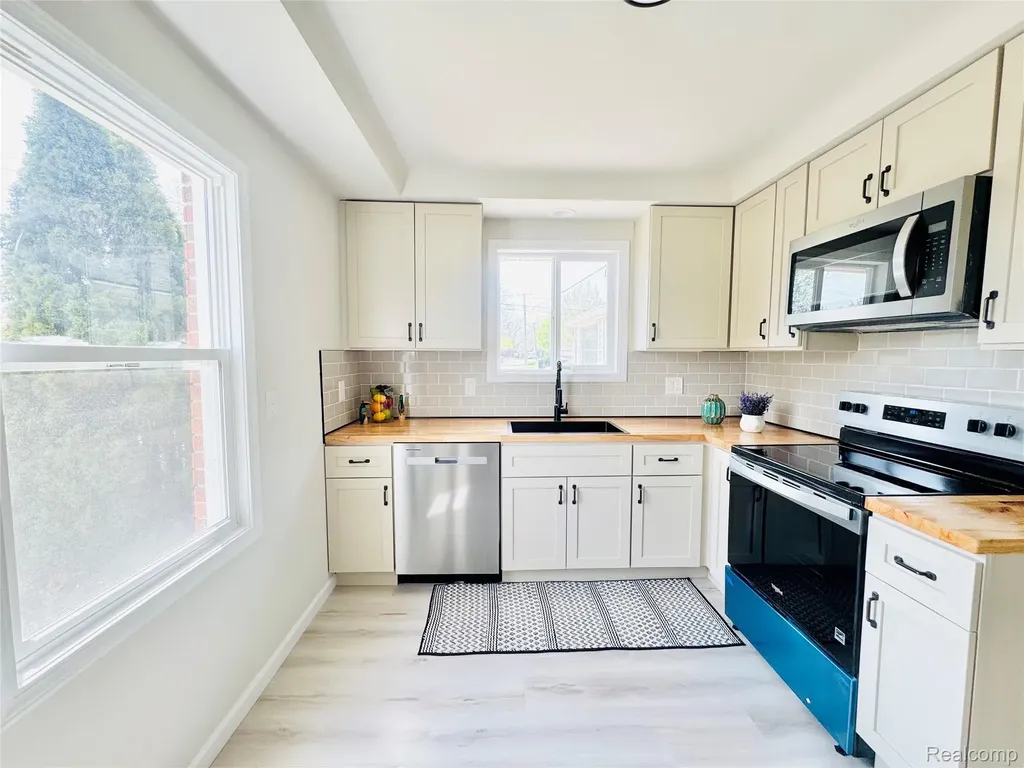 1909 S Trenton Drive Trenton City MI 48183