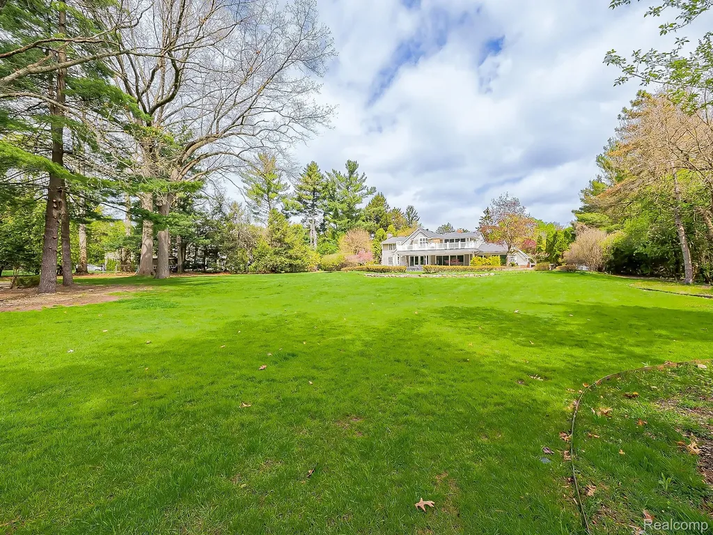 2085 Quarton Road Bloomfield Hills City MI 48301