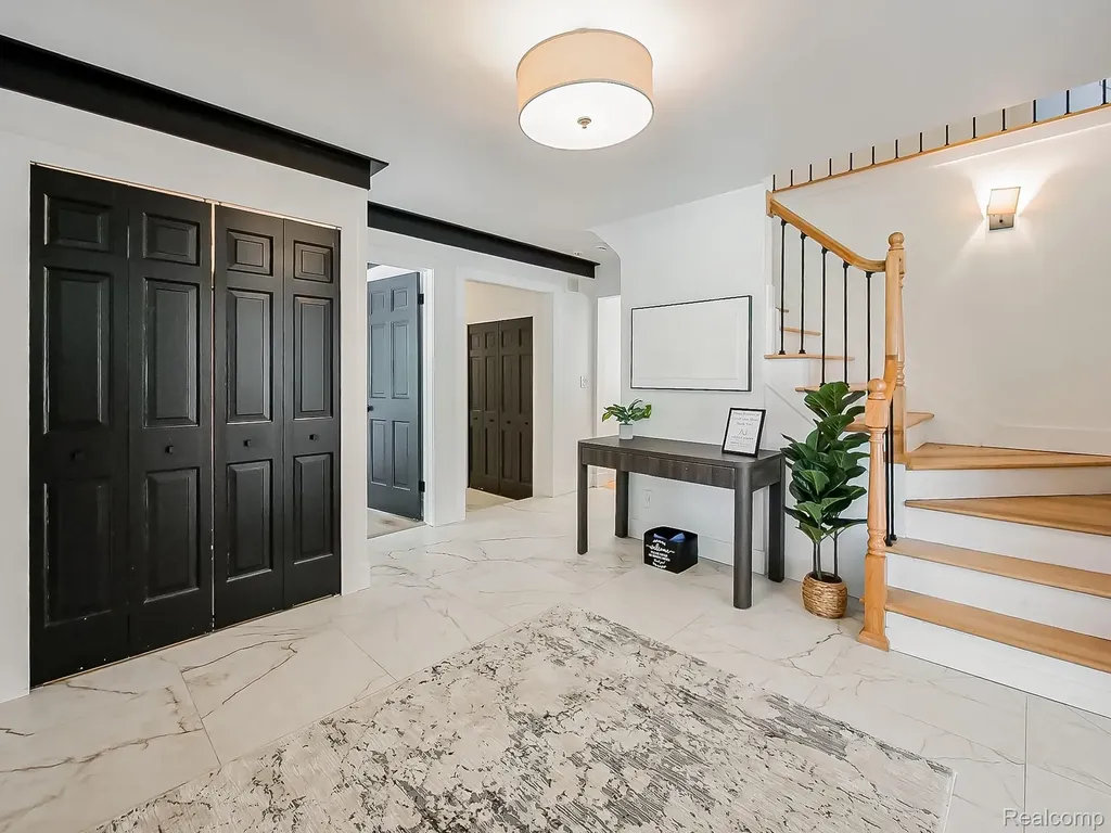 2085 Quarton Road Bloomfield Hills City MI 48301