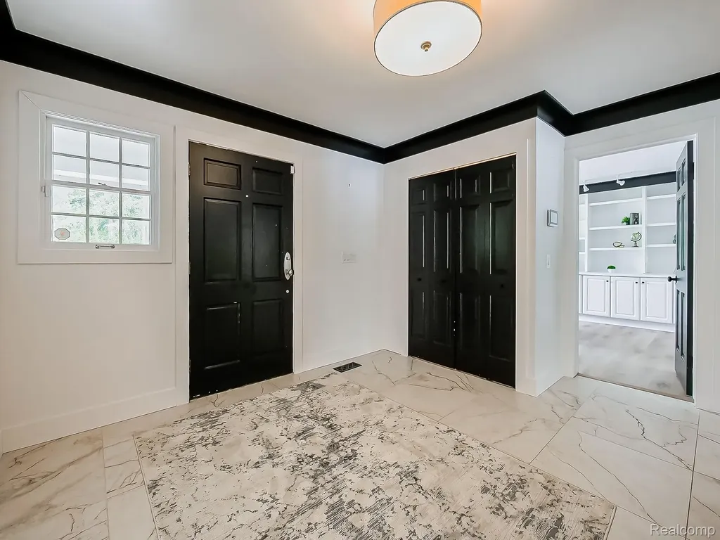 2085 Quarton Road Bloomfield Hills City MI 48301