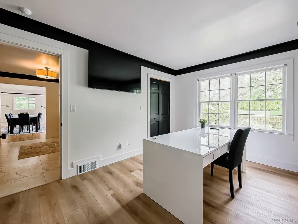 2085 Quarton Road Bloomfield Hills City MI 48301