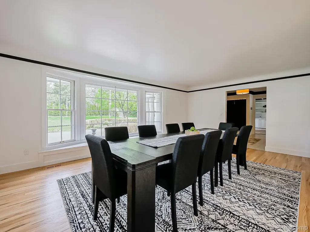 2085 Quarton Road Bloomfield Hills City MI 48301