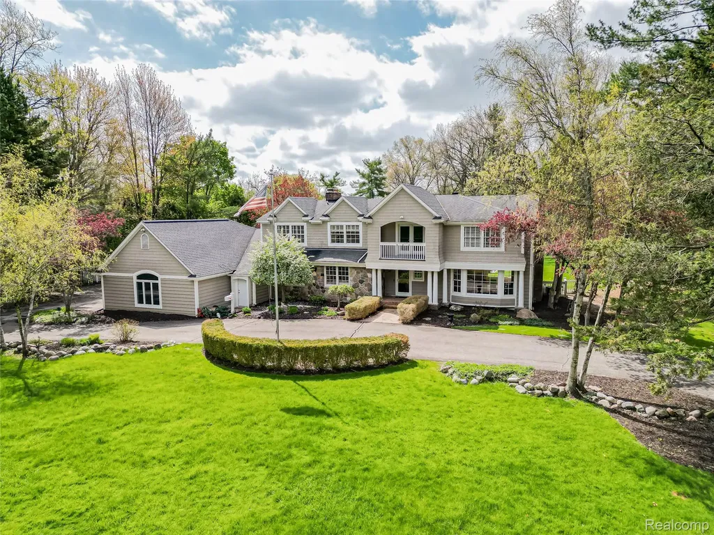 2085 Quarton Road Bloomfield Hills City MI 48301