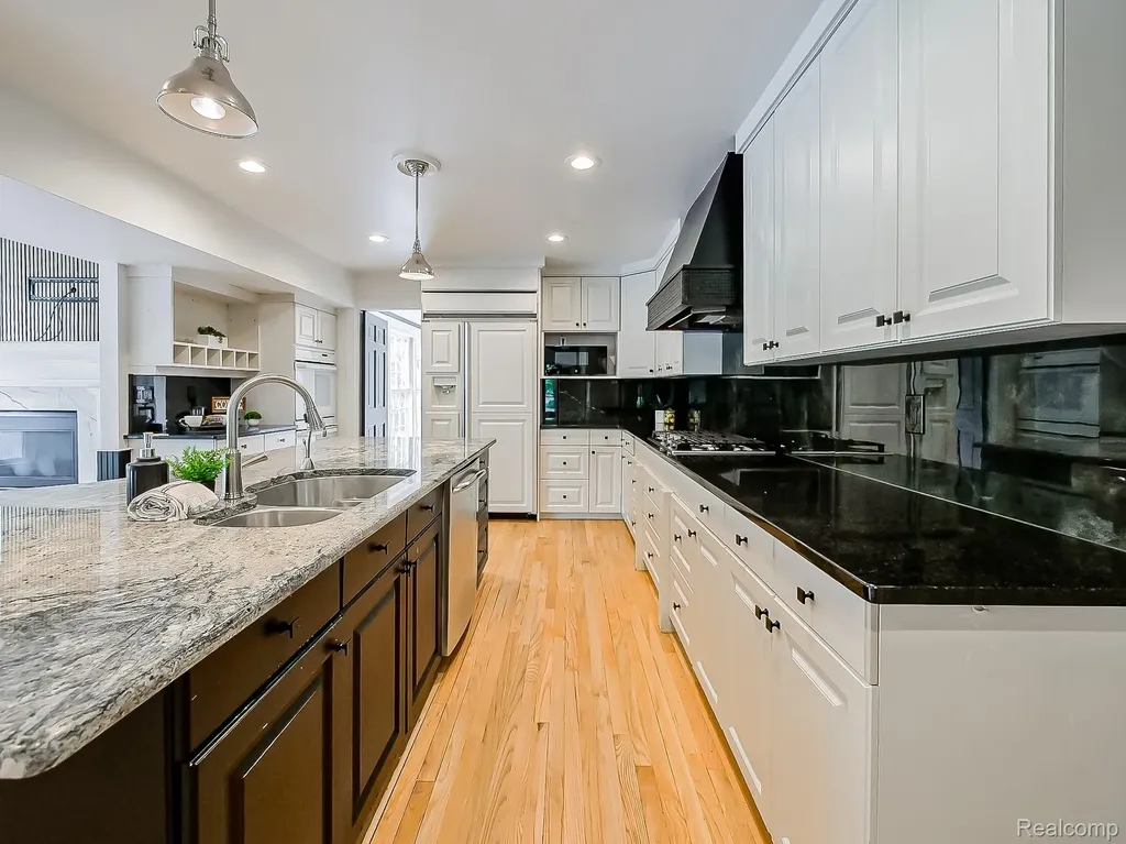 2085 Quarton Road Bloomfield Hills City MI 48301