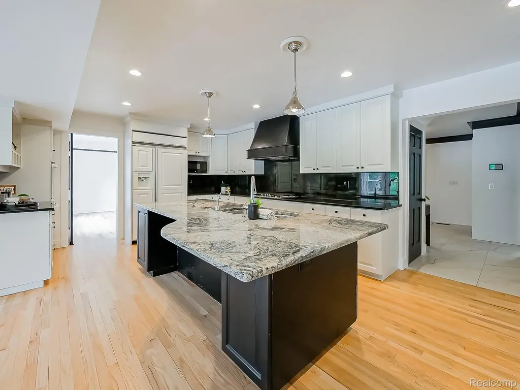 2085 Quarton Road Bloomfield Hills City MI 48301