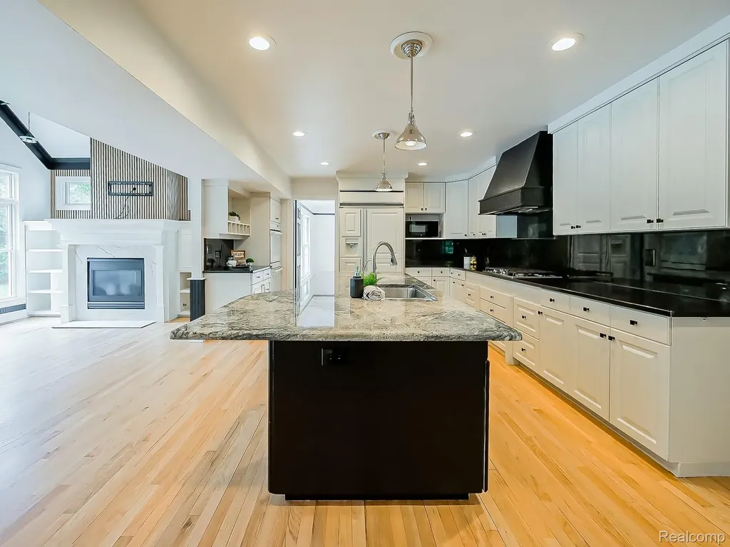 2085 Quarton Road Bloomfield Hills City MI 48301