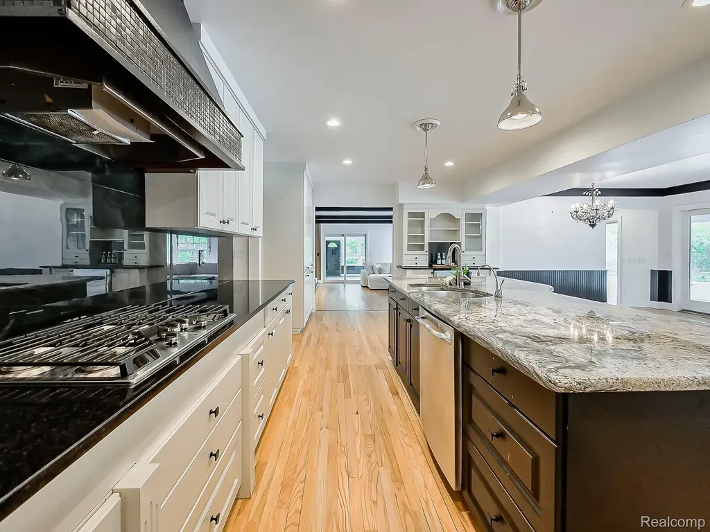 2085 Quarton Road Bloomfield Hills City MI 48301
