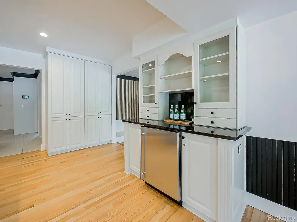 2085 Quarton Road Bloomfield Hills City MI 48301