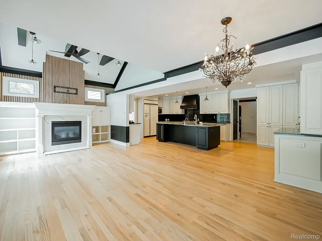 2085 Quarton Road Bloomfield Hills City MI 48301