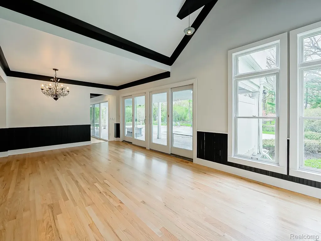 2085 Quarton Road Bloomfield Hills City MI 48301