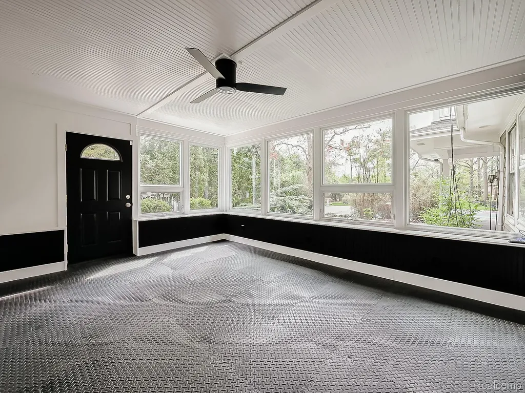 2085 Quarton Road Bloomfield Hills City MI 48301