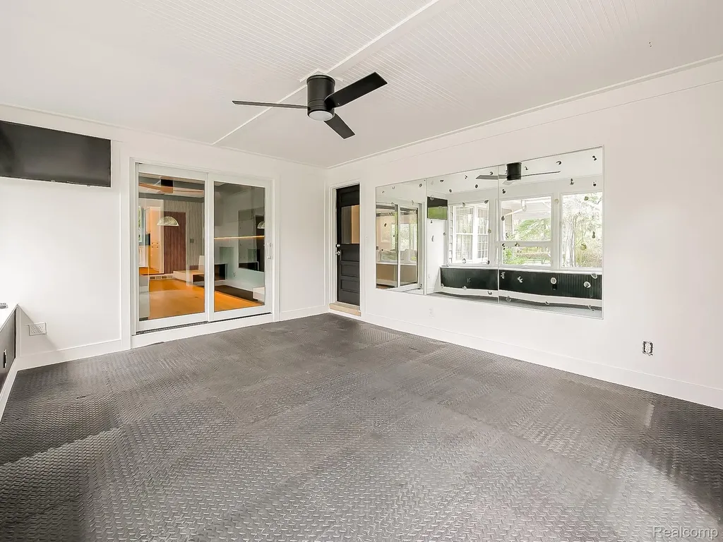 2085 Quarton Road Bloomfield Hills City MI 48301