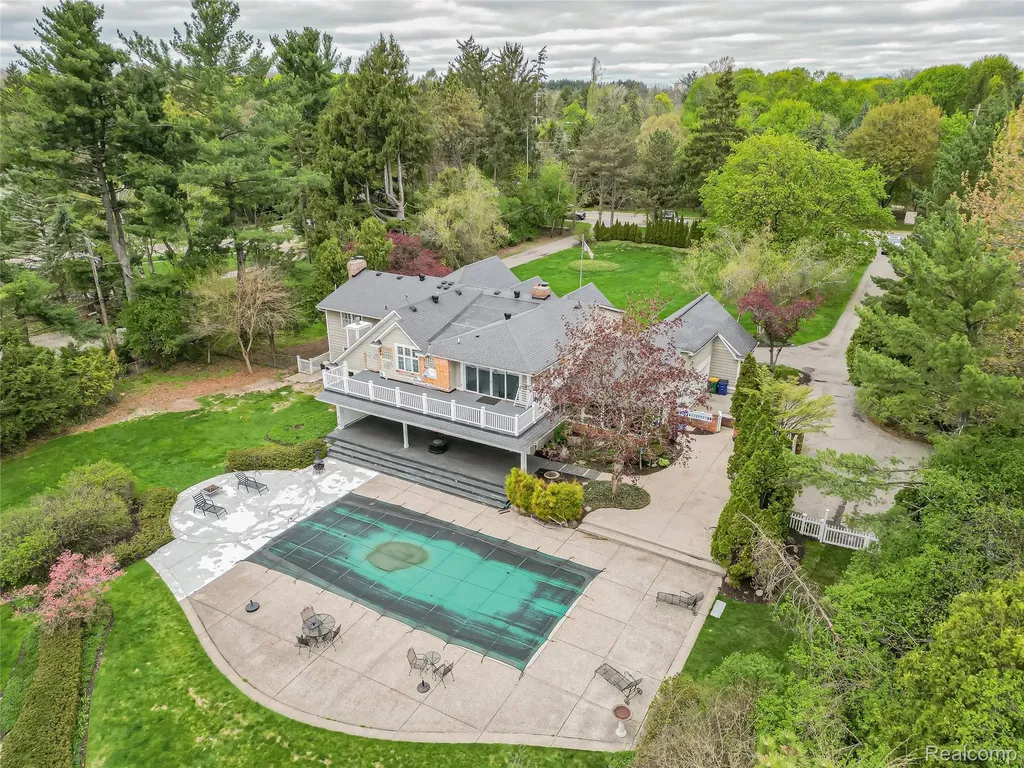 2085 Quarton Road Bloomfield Hills City MI 48301