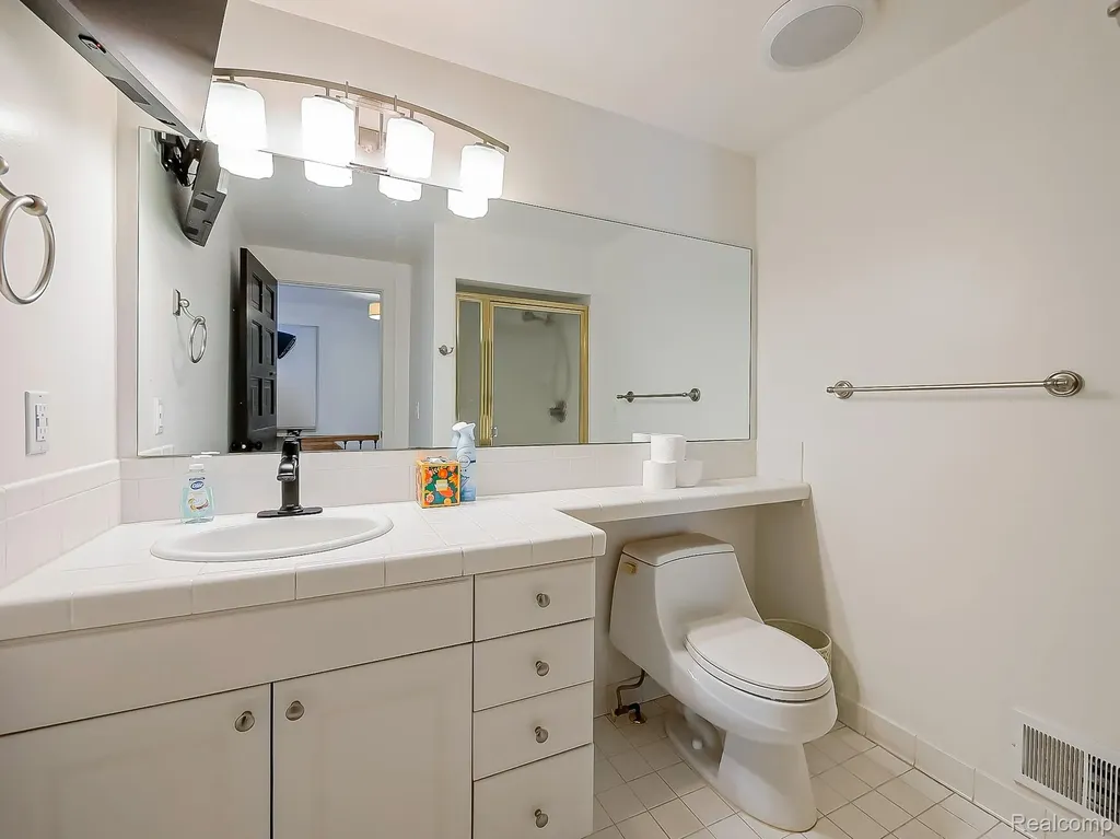 2085 Quarton Road Bloomfield Hills City MI 48301