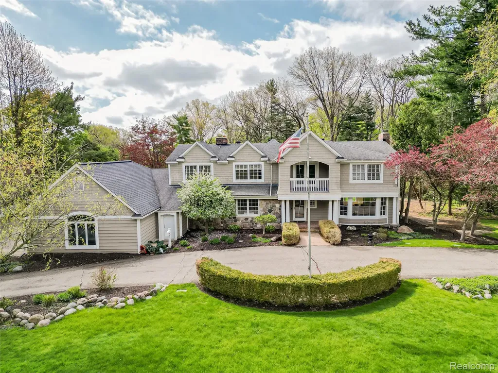 2085 Quarton Road Bloomfield Hills City MI 48301