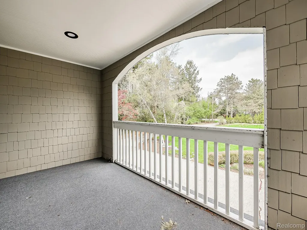 2085 Quarton Road Bloomfield Hills City MI 48301