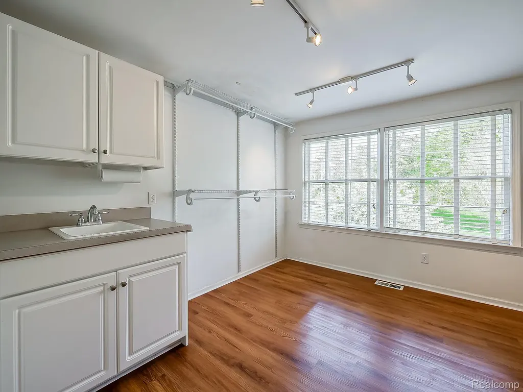 2085 Quarton Road Bloomfield Hills City MI 48301