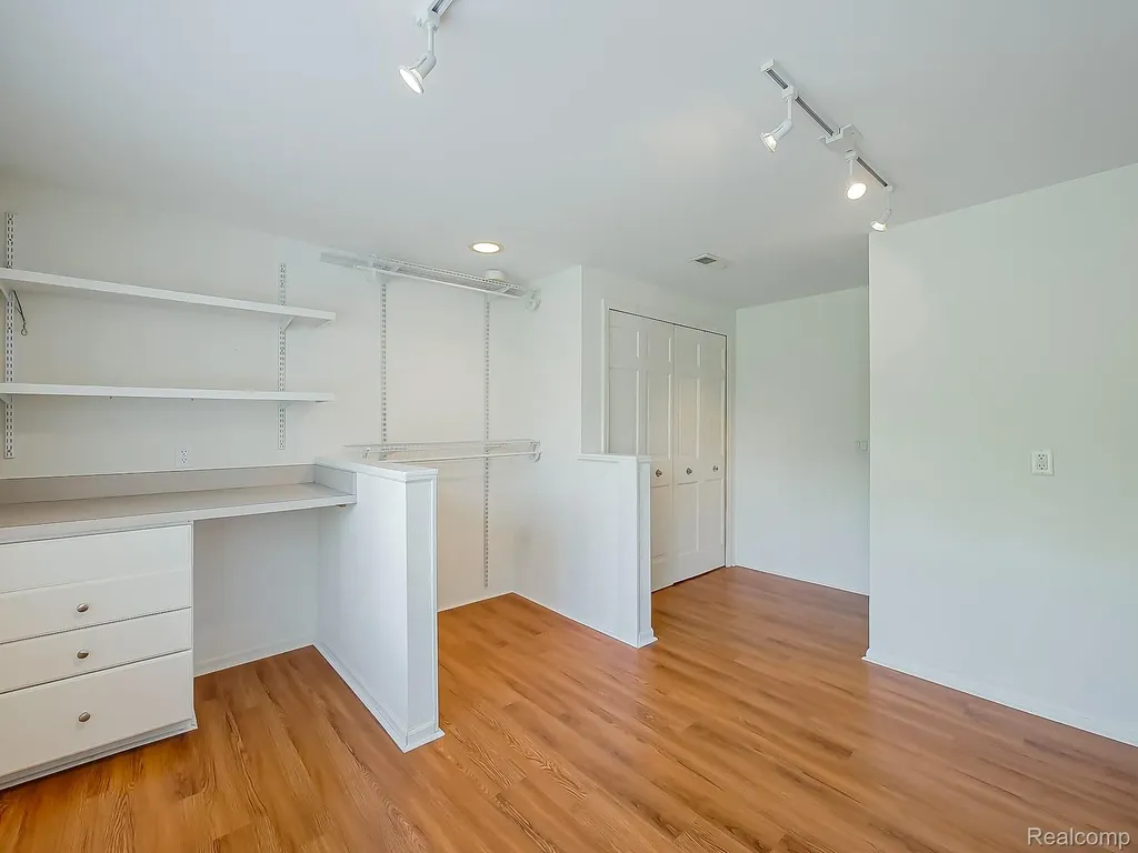 2085 Quarton Road Bloomfield Hills City MI 48301