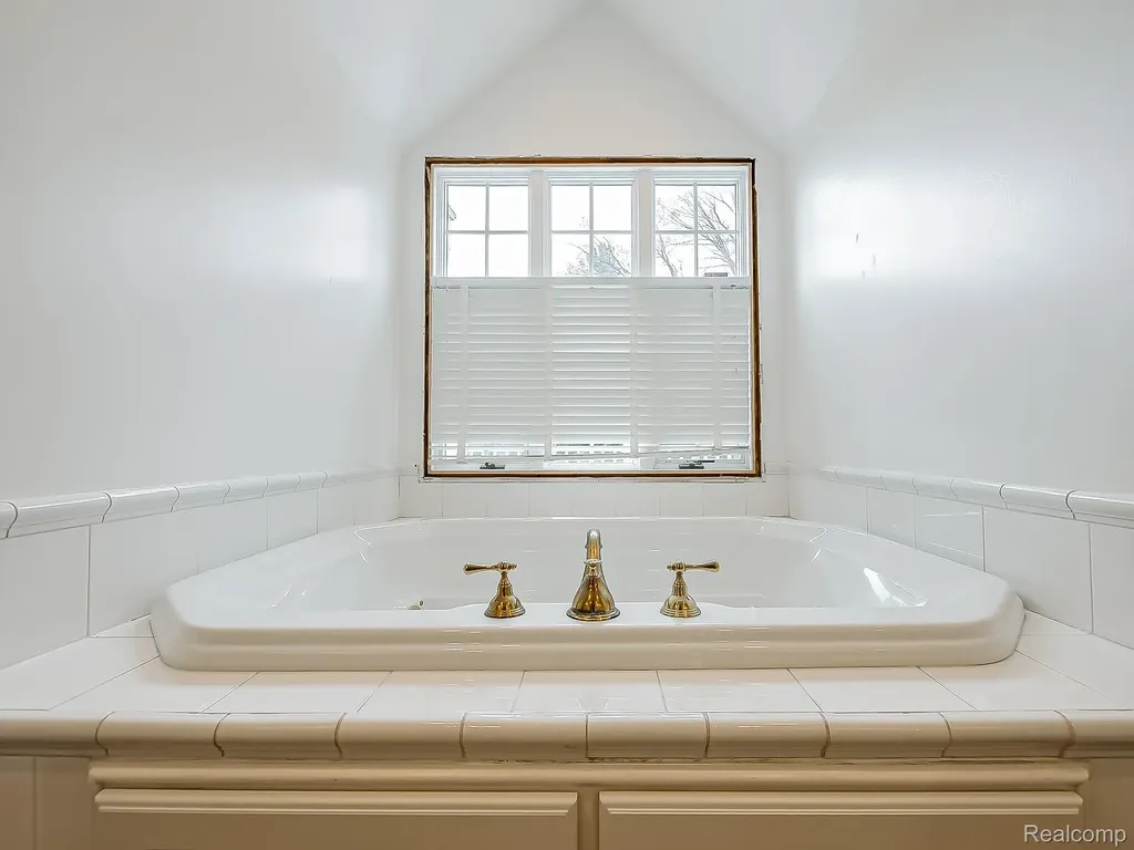 2085 Quarton Road Bloomfield Hills City MI 48301