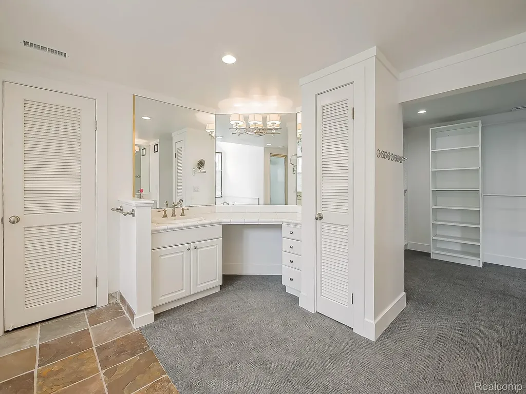 2085 Quarton Road Bloomfield Hills City MI 48301