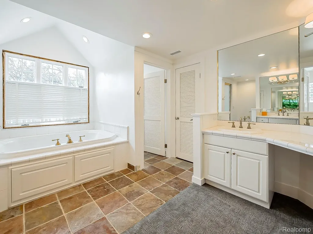 2085 Quarton Road Bloomfield Hills City MI 48301