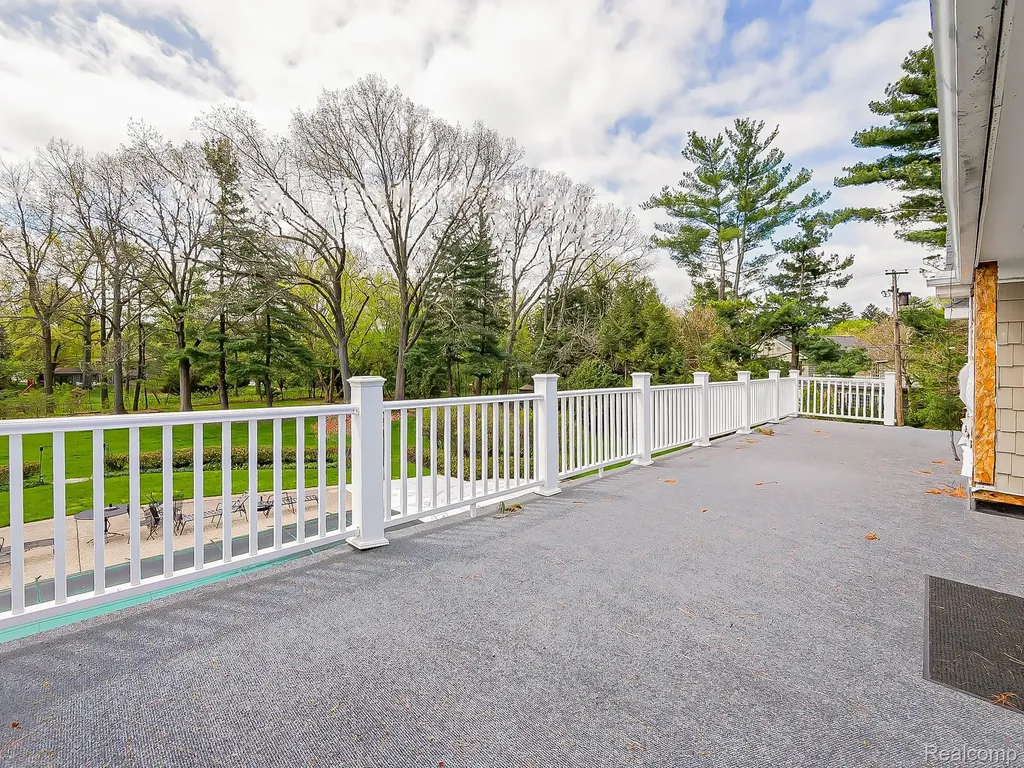 2085 Quarton Road Bloomfield Hills City MI 48301