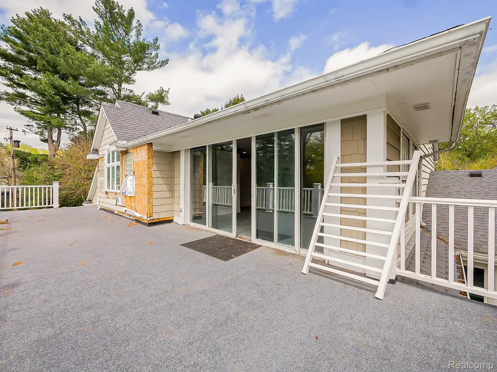 2085 Quarton Road Bloomfield Hills City MI 48301