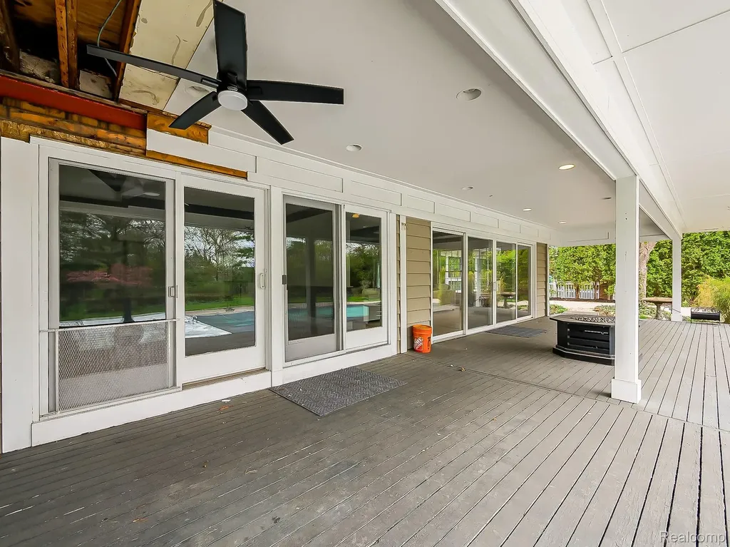 2085 Quarton Road Bloomfield Hills City MI 48301