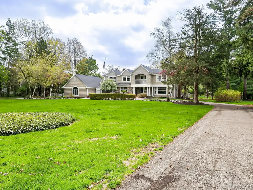 2085 Quarton Road Bloomfield Hills City MI 48301