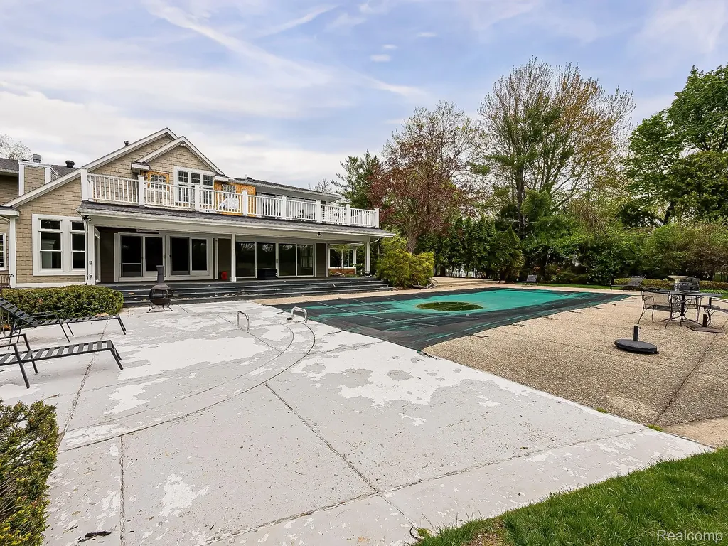 2085 Quarton Road Bloomfield Hills City MI 48301