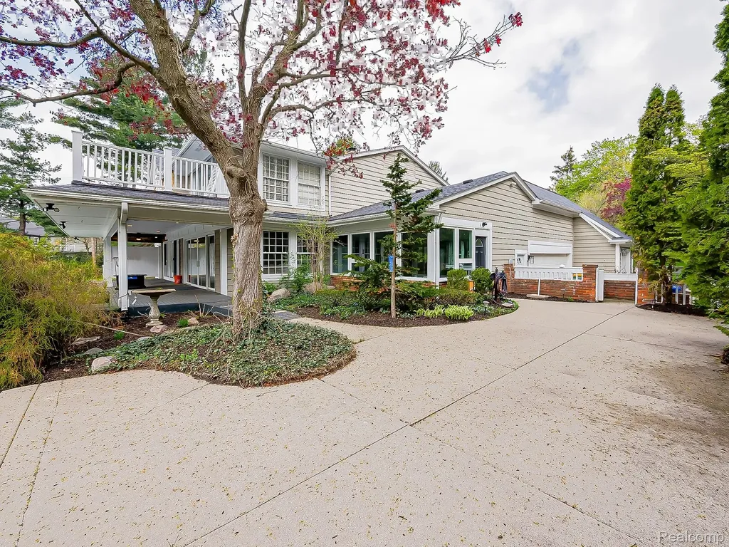 2085 Quarton Road Bloomfield Hills City MI 48301
