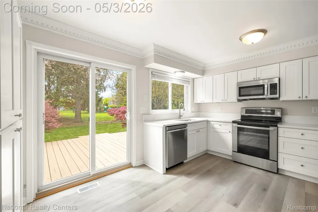 35963 Fair Oaks Court Farmington Hills City MI 48331