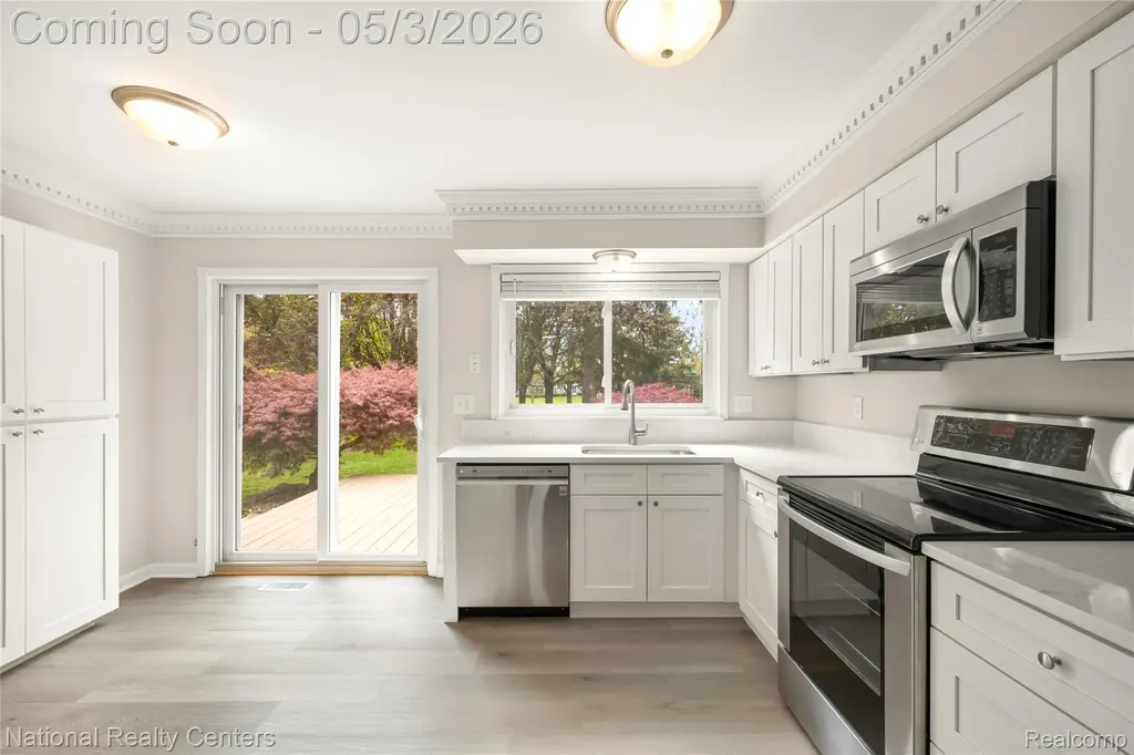 35963 Fair Oaks Court Farmington Hills City MI 48331