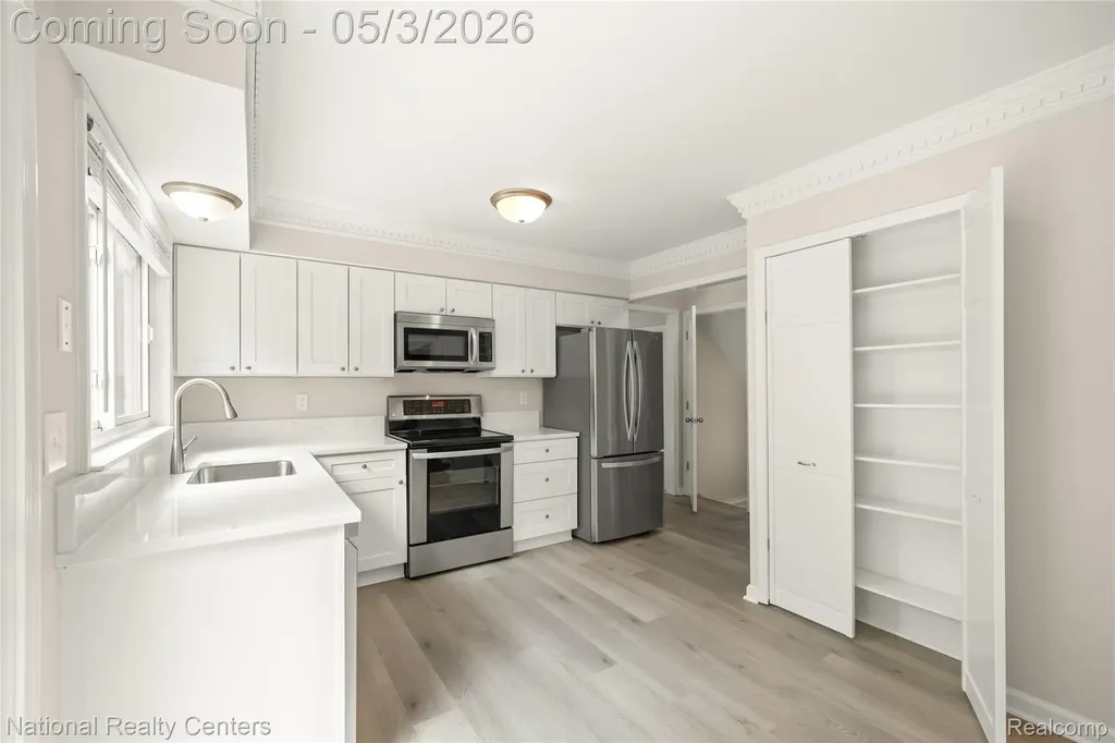 35963 Fair Oaks Court Farmington Hills City MI 48331
