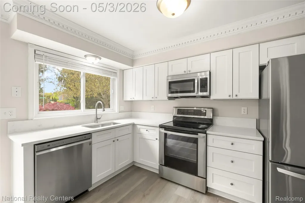 35963 Fair Oaks Court Farmington Hills City MI 48331