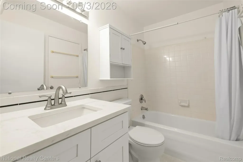 35963 Fair Oaks Court Farmington Hills City MI 48331