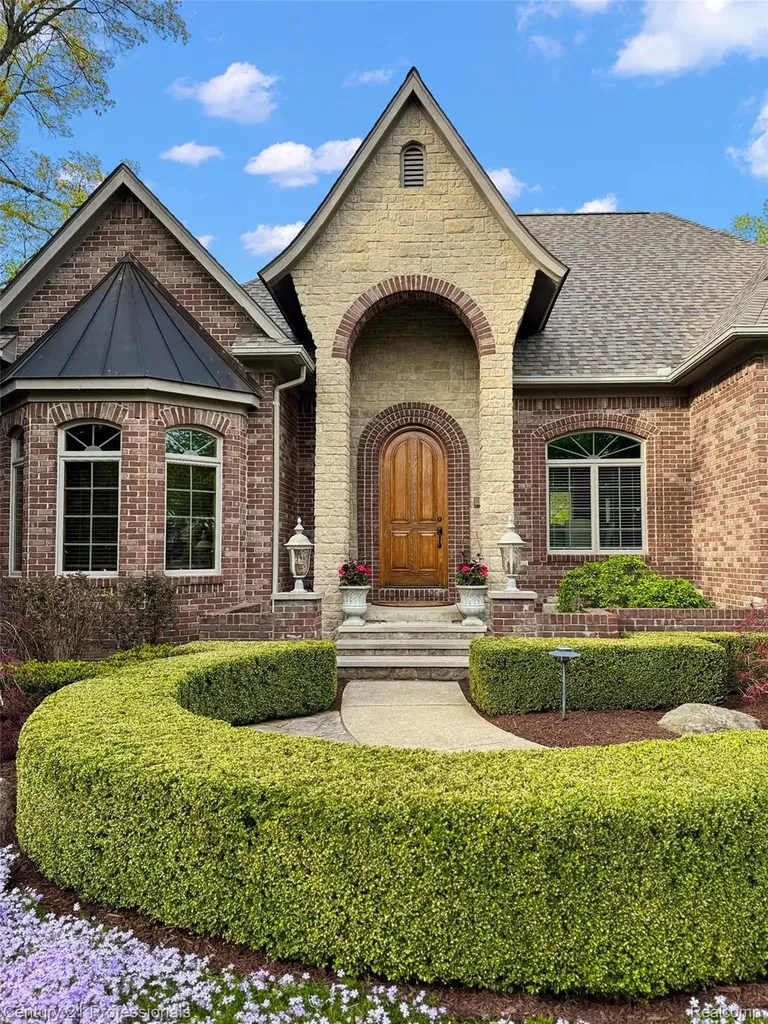 1181 Iroquois Trail Oxford Charter Township MI 48371