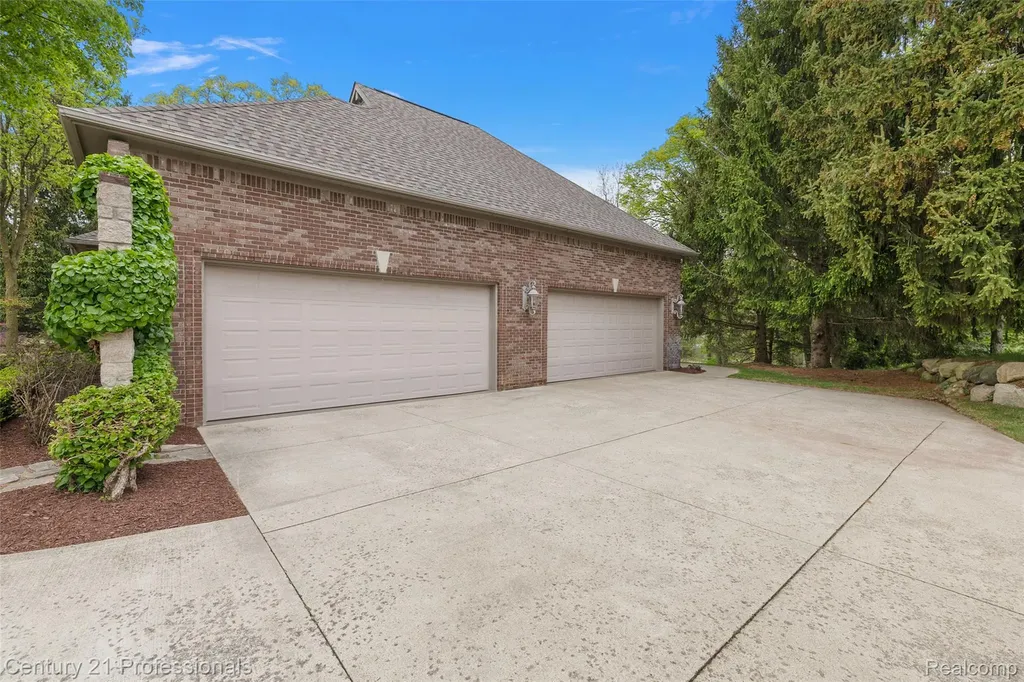 1181 Iroquois Trail Oxford Charter Township MI 48371