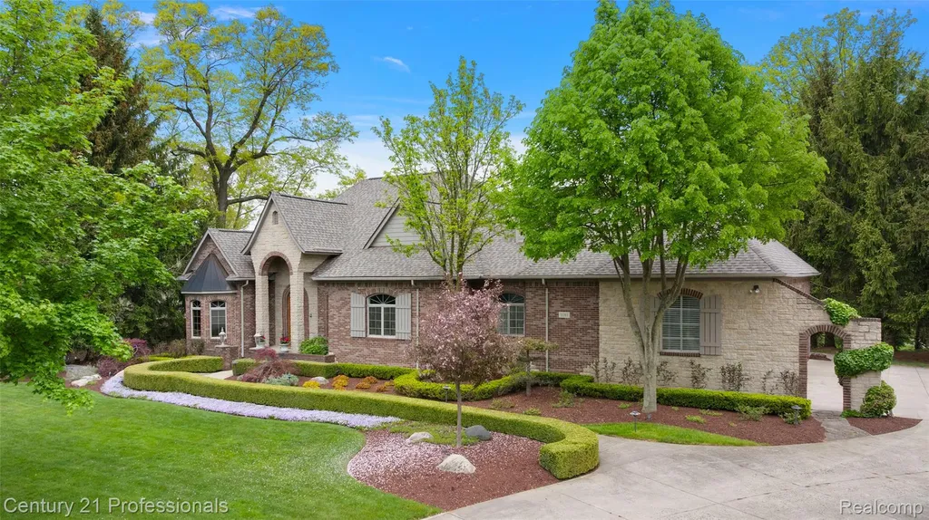 1181 Iroquois Trail Oxford Charter Township MI 48371