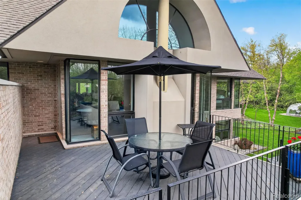 5044 Christy Court Troy City MI 48098