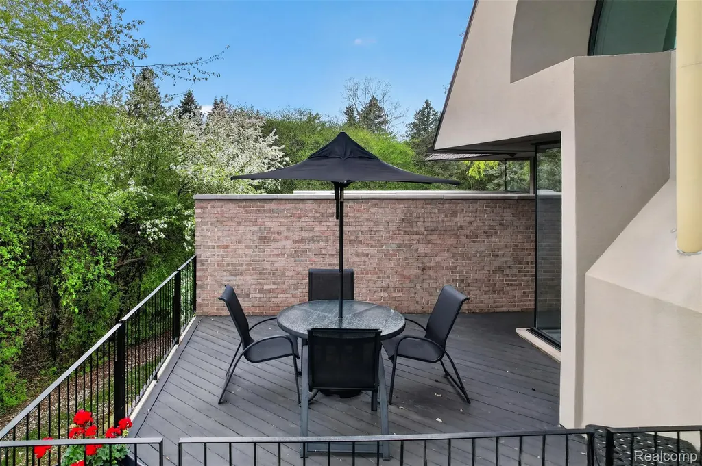 5044 Christy Court Troy City MI 48098