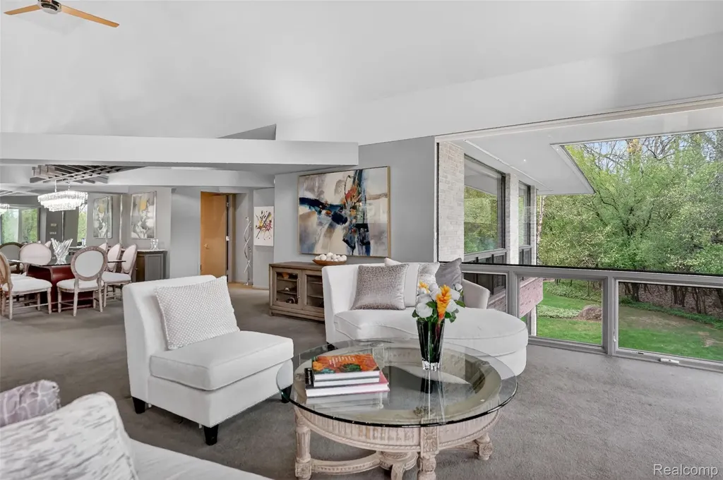 5044 Christy Court Troy City MI 48098